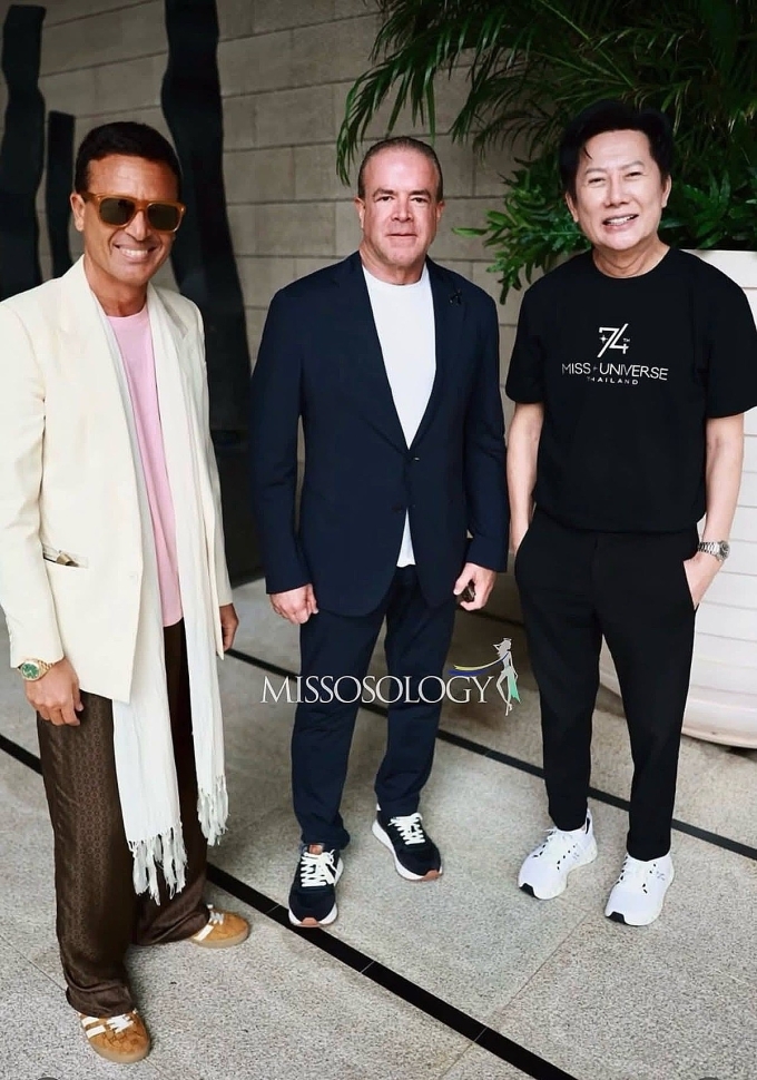 Từ trái qua: Nhà soạn nhạc Omar Harfouch, chủ tịch Raul Rocha và giám đốc sản xuất Nawat. Ảnh: Missosology