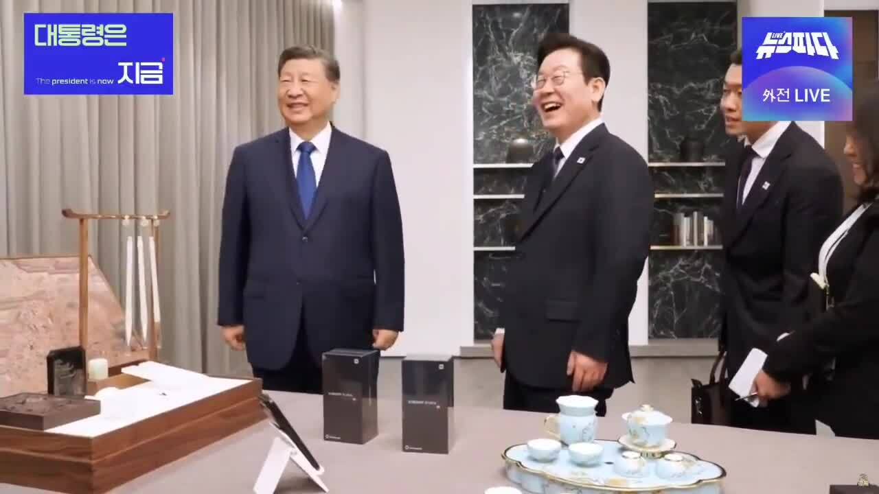 Ông Tập đùa với Tổng thống Hàn Quốc, mời kiểm tra quà 