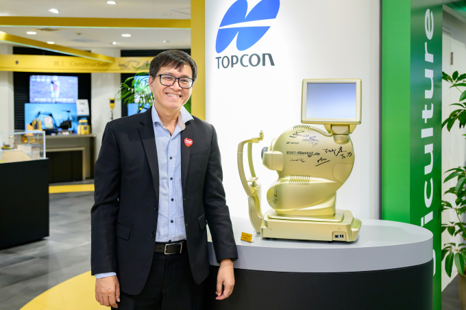 Ông Huỳnh Lê Đức - Tổng giám đốc Tập đoàn Y khoa Sài Gòn trong chuyến tham quan Topcon Healthcare tại Tokyo. Ảnh: Tập đoàn Y khoa Sài Gòn