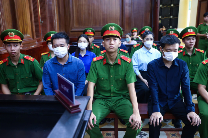 Các bị cáo trước giờ tuyên án. Ảnh: Quỳnh Trần