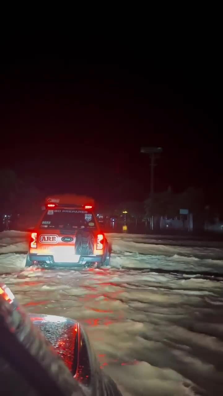 Trạm sạc dã chiến trên xe bán tải cứu hộ