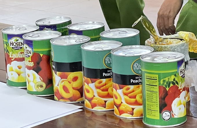 Cần sa được ngụy trang trong các hộp bánh kẹo để vận chuyển. Ảnh: Công an cung cấp