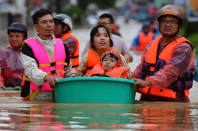 Đến chiều 20/11 lũ vẫn dâng cao ở Nha Trang, tỉnh Khánh Hòa. Ảnh: Thanh Tùng