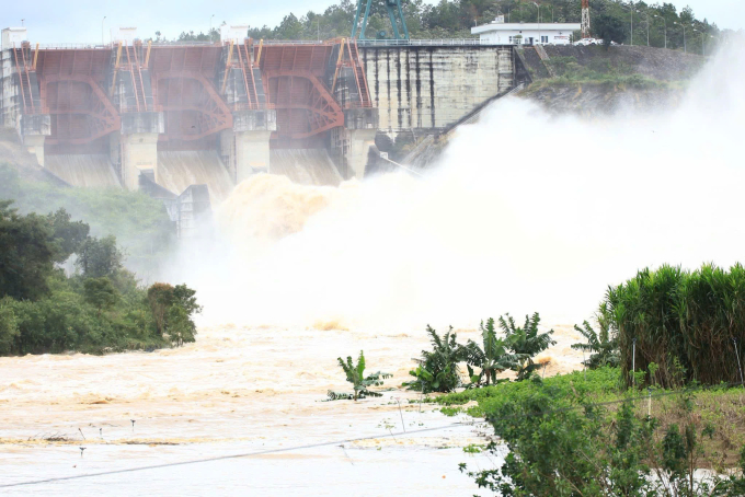 Hồ Đại Ninh xả lũ ngày 20/11.Ảnh: Thái Hà